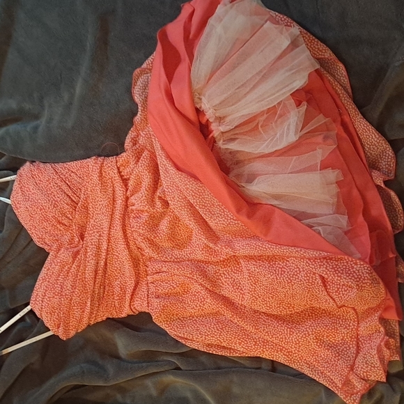 Cute flouncy dress, with under ruffles! - Picture 2 of 4